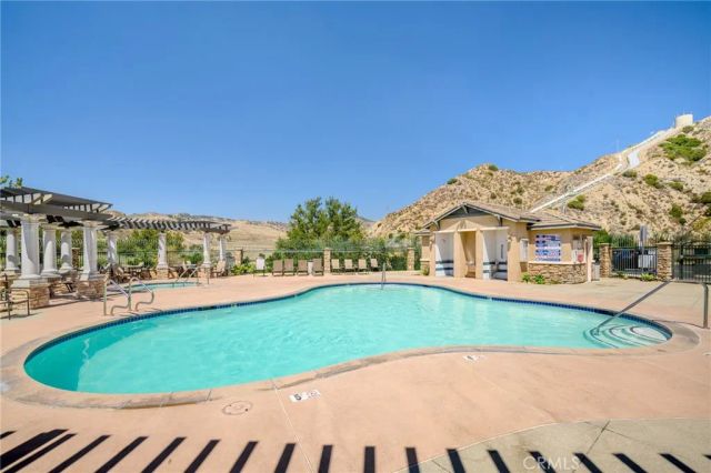 16739 Nicklaus Drive 25, Sylmar, CA 91342