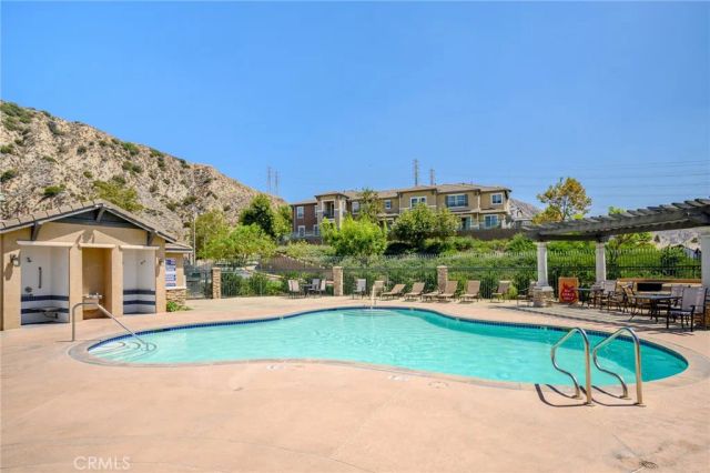 16739 Nicklaus Drive 25, Sylmar, CA 91342