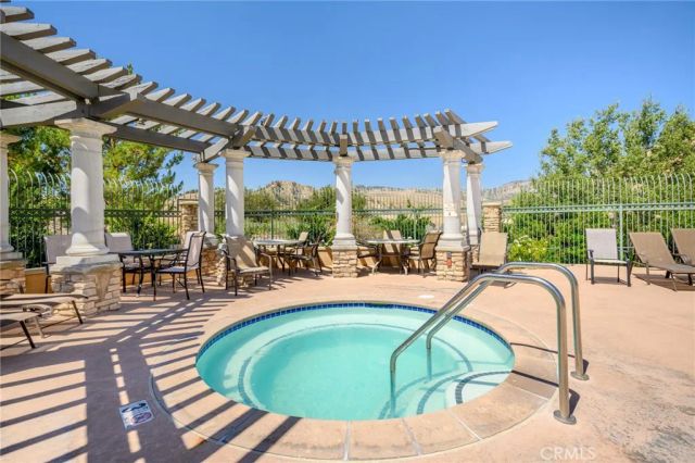 16739 Nicklaus Drive 25, Sylmar, CA 91342