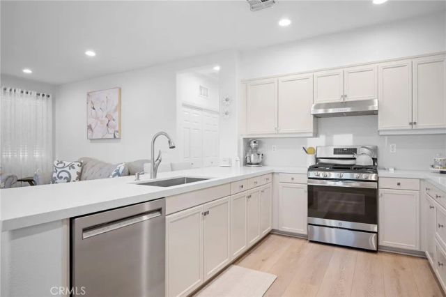 16739 Nicklaus Drive 25, Sylmar, CA 91342