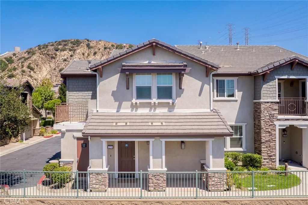 16739 Nicklaus Drive 25, Sylmar, CA 91342