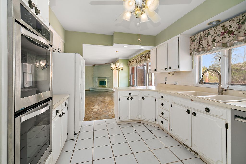 Image 11 of property listing at 638 Pheasant Trail, Frankfort, IL 60423