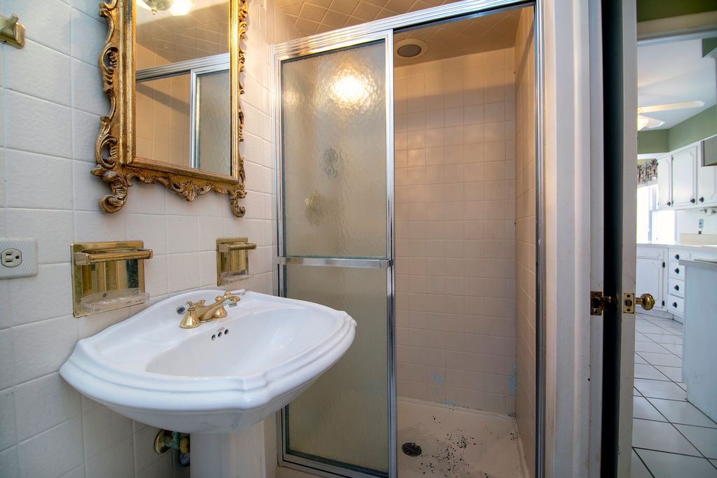 Image 13 of property listing at 638 Pheasant Trail, Frankfort, IL 60423