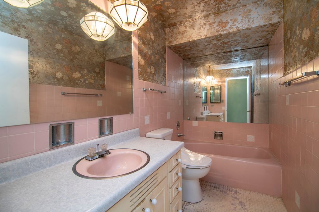 Image 20 of property listing at 638 Pheasant Trail, Frankfort, IL 60423