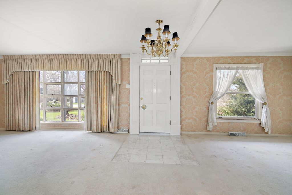 Image 3 of property listing at 638 Pheasant Trail, Frankfort, IL 60423