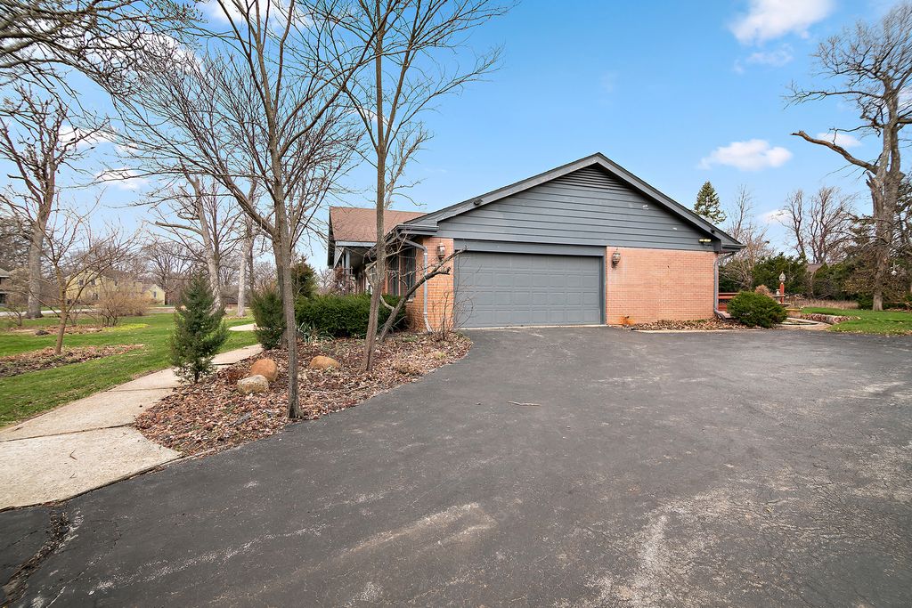 Image 25 of property listing at 638 Pheasant Trail, Frankfort, IL 60423