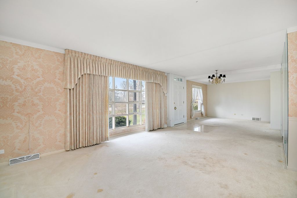 Image 8 of property listing at 638 Pheasant Trail, Frankfort, IL 60423