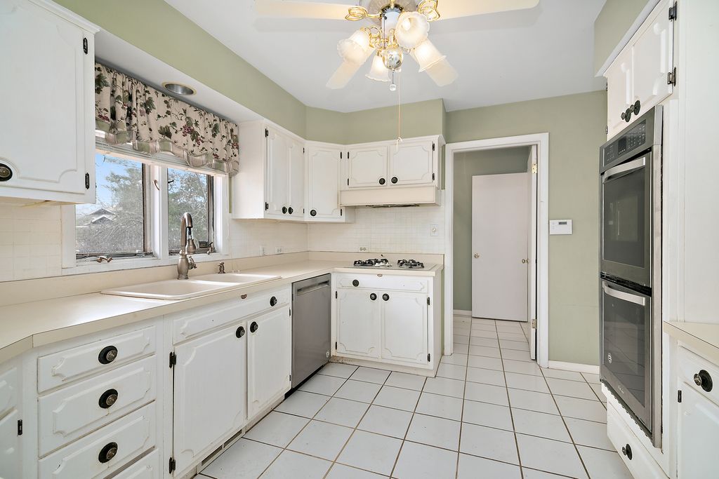 Image 9 of property listing at 638 Pheasant Trail, Frankfort, IL 60423