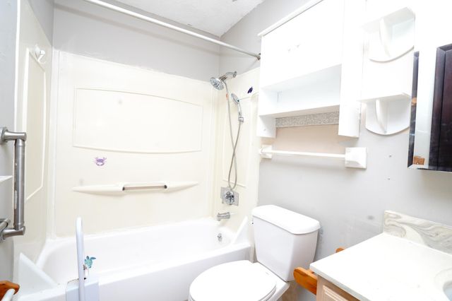 1601 N Innsbruck Drive 319, Fridley, MN 55432