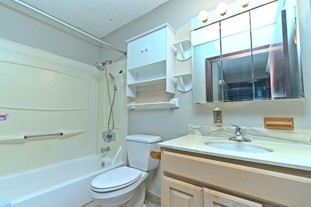 1601 N Innsbruck Drive 319, Fridley, MN 55432