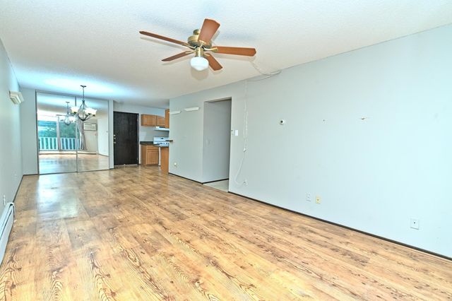 1601 N Innsbruck Drive 319, Fridley, MN 55432