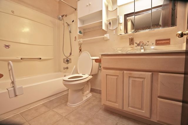 1601 N Innsbruck Drive 319, Fridley, MN 55432