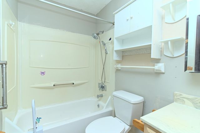 1601 N Innsbruck Drive 319, Fridley, MN 55432