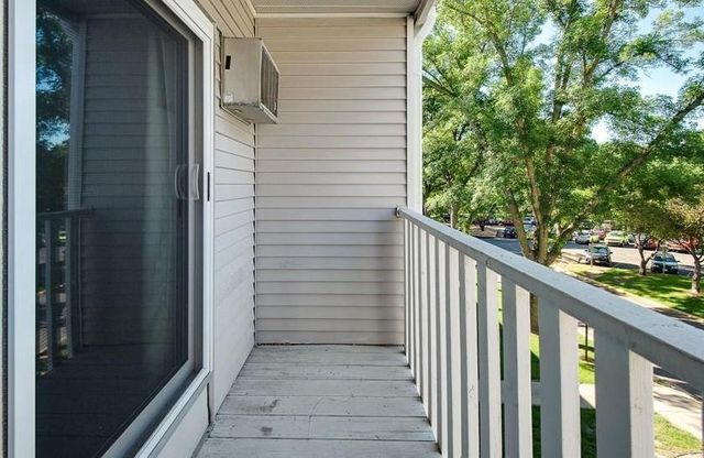 1601 N Innsbruck Drive 319, Fridley, MN 55432