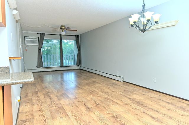 1601 N Innsbruck Drive 319, Fridley, MN 55432