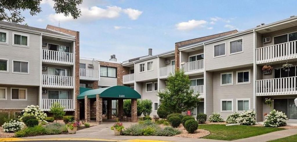 1601 N Innsbruck Drive 319, Fridley, MN 55432