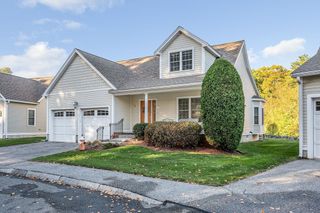 141 Cortland Dr 141, North Andover, MA 01845