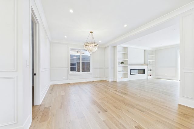 6235 N Kedvale Avenue, Chicago, IL 60646