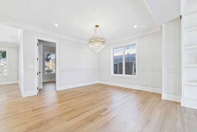 6235 N Kedvale Avenue, Chicago, IL 60646