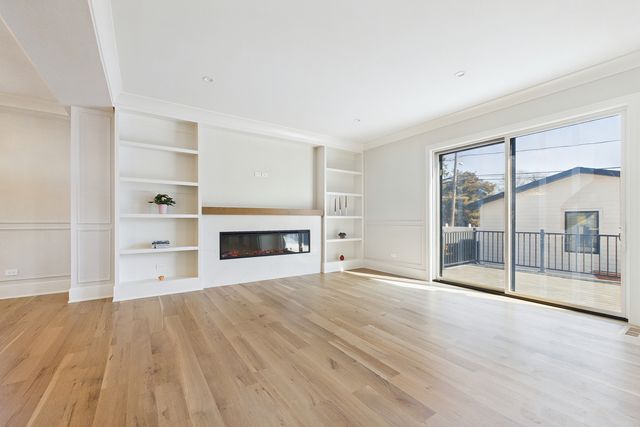 6235 N Kedvale Avenue, Chicago, IL 60646