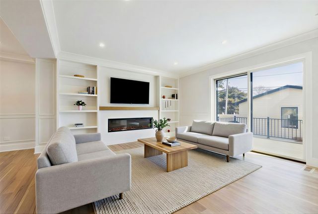 6235 N Kedvale Avenue, Chicago, IL 60646