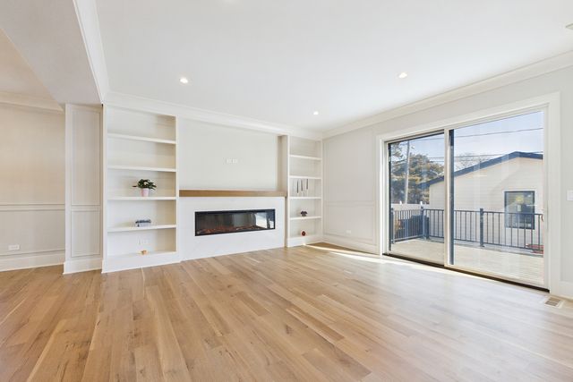 6235 N Kedvale Avenue, Chicago, IL 60646