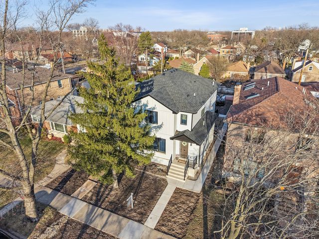 6235 N Kedvale Avenue, Chicago, IL 60646