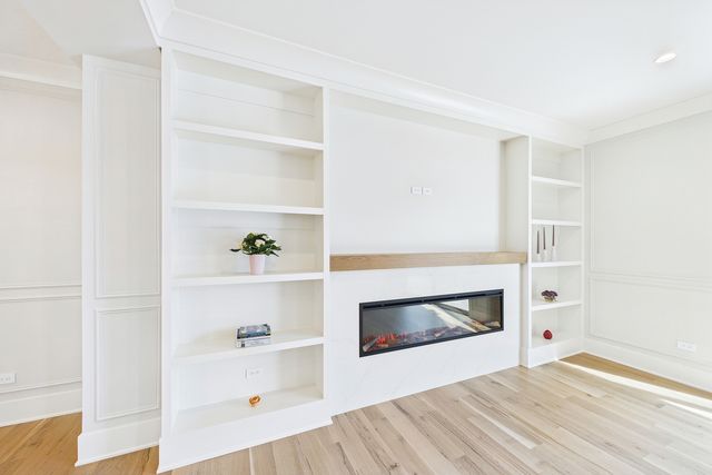 6235 N Kedvale Avenue, Chicago, IL 60646