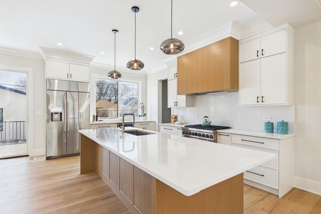 6235 N Kedvale Avenue, Chicago, IL 60646