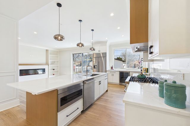 6235 N Kedvale Avenue, Chicago, IL 60646