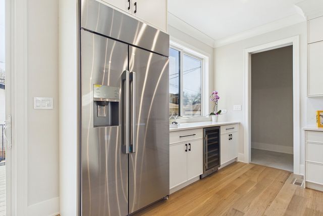 6235 N Kedvale Avenue, Chicago, IL 60646