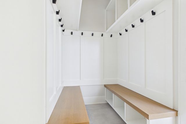 6235 N Kedvale Avenue, Chicago, IL 60646