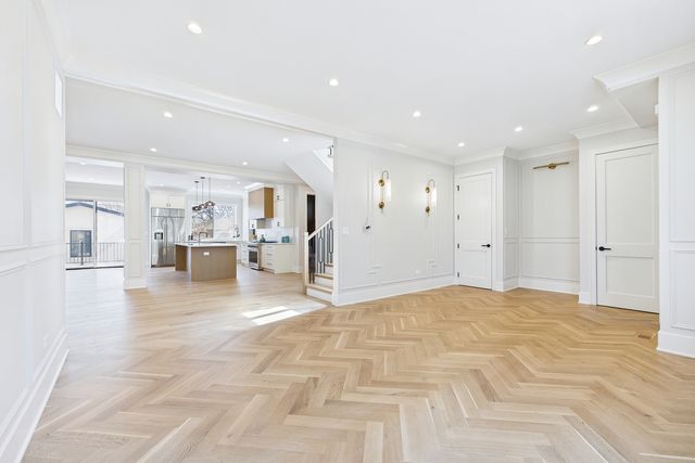 6235 N Kedvale Avenue, Chicago, IL 60646