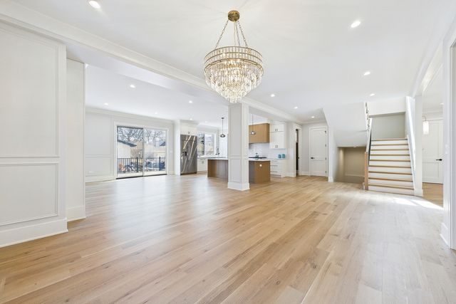 6235 N Kedvale Avenue, Chicago, IL 60646