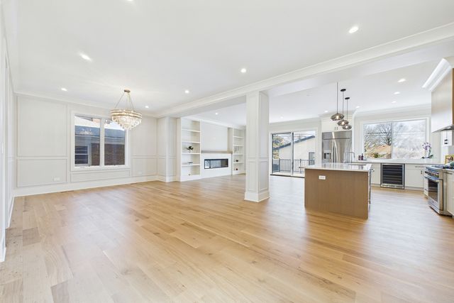 6235 N Kedvale Avenue, Chicago, IL 60646