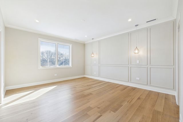 6235 N Kedvale Avenue, Chicago, IL 60646