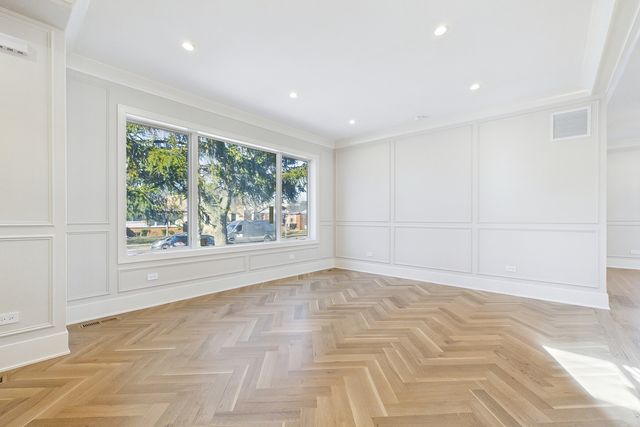 6235 N Kedvale Avenue, Chicago, IL 60646