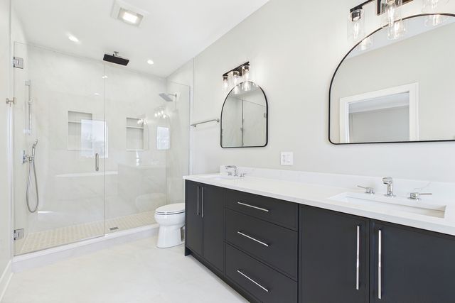 6235 N Kedvale Avenue, Chicago, IL 60646