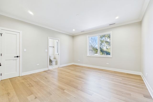 6235 N Kedvale Avenue, Chicago, IL 60646