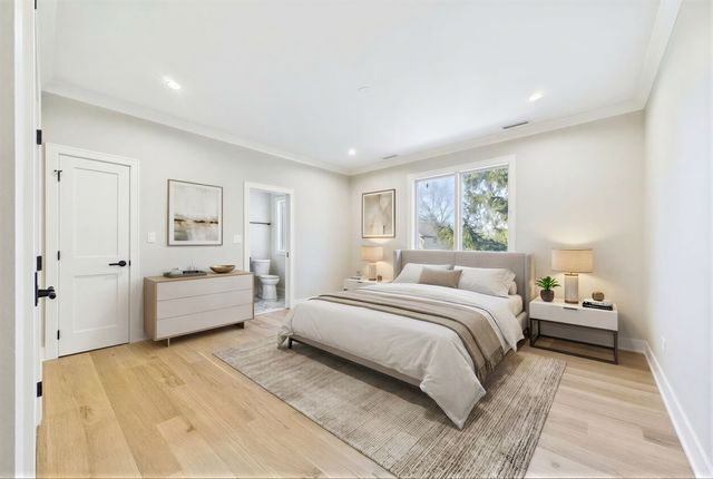 6235 N Kedvale Avenue, Chicago, IL 60646