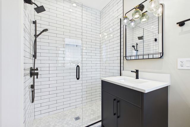 6235 N Kedvale Avenue, Chicago, IL 60646