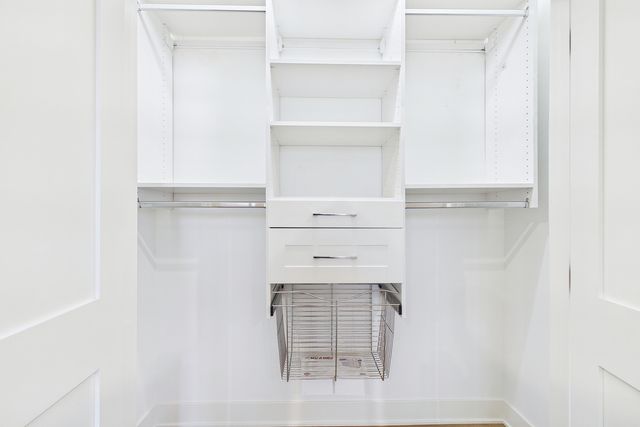 6235 N Kedvale Avenue, Chicago, IL 60646