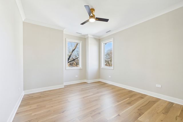 6235 N Kedvale Avenue, Chicago, IL 60646