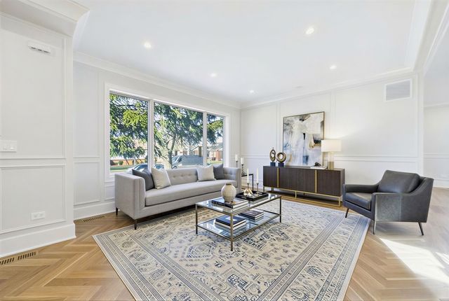 6235 N Kedvale Avenue, Chicago, IL 60646