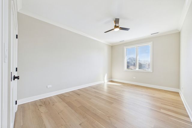 6235 N Kedvale Avenue, Chicago, IL 60646