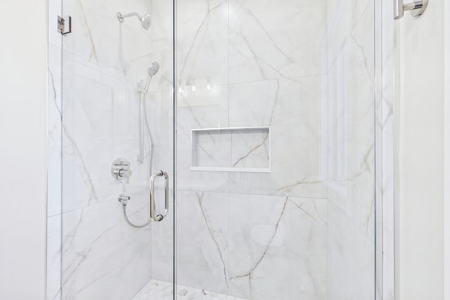 6235 N Kedvale Avenue, Chicago, IL 60646