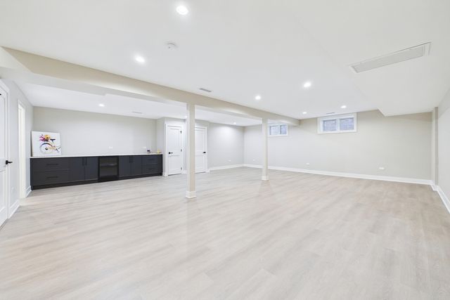 6235 N Kedvale Avenue, Chicago, IL 60646