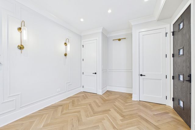 6235 N Kedvale Avenue, Chicago, IL 60646