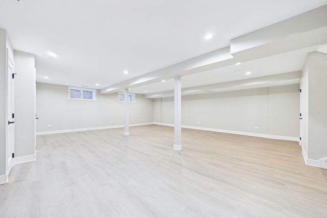 6235 N Kedvale Avenue, Chicago, IL 60646