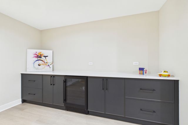 6235 N Kedvale Avenue, Chicago, IL 60646